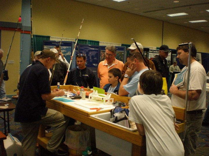 Crowd at the rigging station